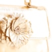 Bolsa De Mão Flor Couro Dourado - imagem 6