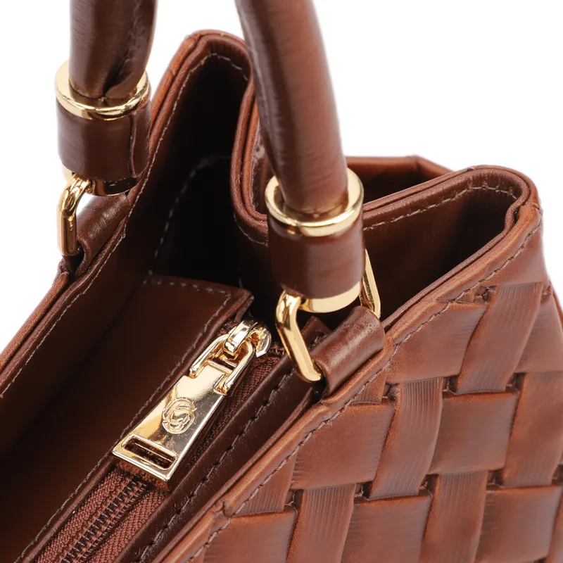 Bolsa De Mão Média Couro Textura Tressê Marrom Bolso Lateral - foto 5