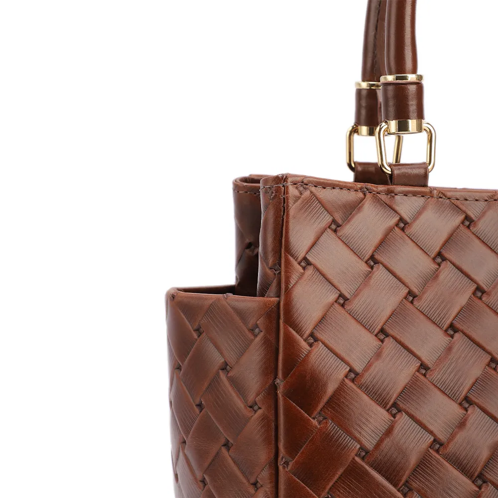Bolsa De Mão Média Couro Textura Tressê Marrom Bolso Lateral - imagem 6