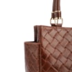Bolsa De Mão Média Couro Textura Tressê Marrom Bolso Lateral - imagem 6