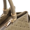 Bolsa De Mão Média Couro Textura Tressê Verde Bolso Lateral - imagem 5