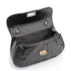 Bolsa De Mão Pequena Pirarucu Preto Alça Bambu - imagem 4