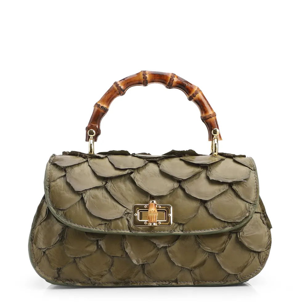 Bolsa De Mão Pequena Pirarucu Verde Alça Bambu