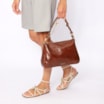 Bolsa De Ombro Bag Charm Couro Marrom - imagem 9
