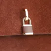 Bolsa De Ombro Cadeado Couro Camurça/Couro Marrom Escuro - imagem 8