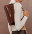 Bolsa De Ombro Fivelas Couro Croco Marrom - imagem 2