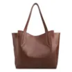  Bolsa De Ombro Grande Couro Antique Marrom Pingente Dourado - imagem 3