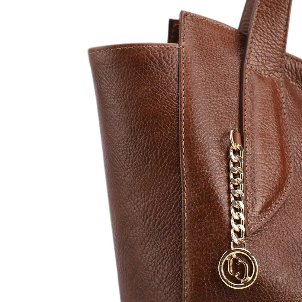  Bolsa De Ombro Grande Couro Antique Marrom Pingente Dourado - imagem 5