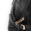 Bolsa De Ombro Grande Couro Antique Preta Fivela Lateral - imagem 5