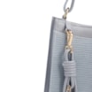 Bolsa De Ombro Média Azul Couro Lezard Pingente - imagem 7