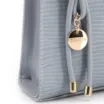 Bolsa De Ombro Média Azul Couro Lezard Pingente - imagem 8