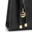 Bolsa De Ombro Média Preta Couro Lezard Pingente Corda - imagem 8