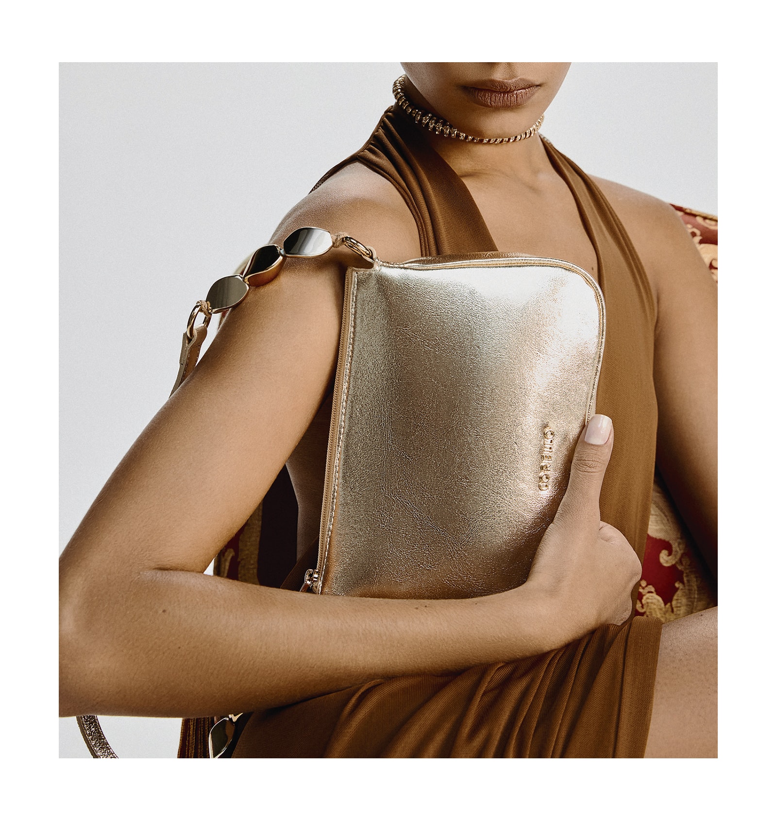 Bolsa De Ombro Pedras Couro Dourado