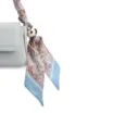  Bolsa De Ombro Pequena Azul Couro Lenço Esfera Dourada - imagem 4