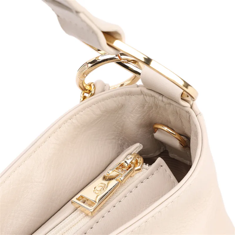 Bolsa De Ombro Pequena Couro Off White Pingente Corrente e Pedras - foto 5