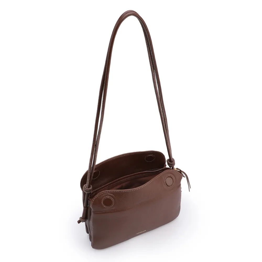 Bolsa De Ombro Pequena Couro Plume Marrom Aba Flap - imagem 4