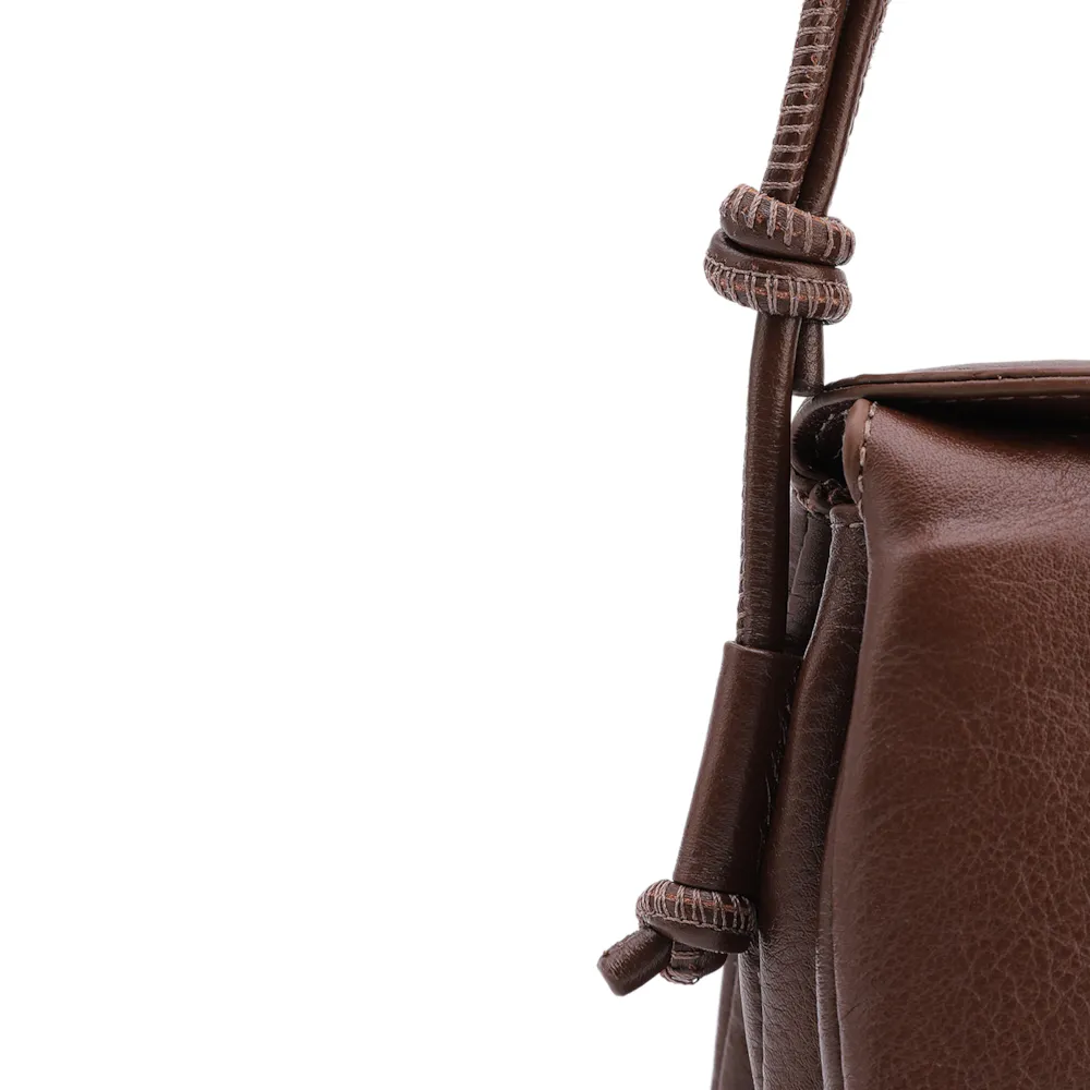 Bolsa De Ombro Pequena Couro Plume Marrom Aba Flap - imagem 5