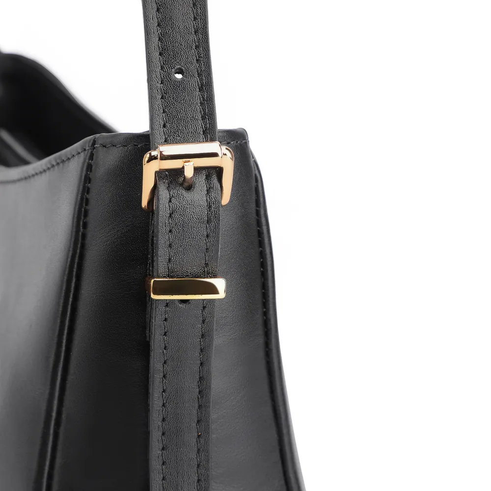 Bolsa De Ombro Rebites Couro Preto - imagem 9