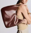 Bolsa Hobo Alça Tramada Couro Marrom - imagem 2