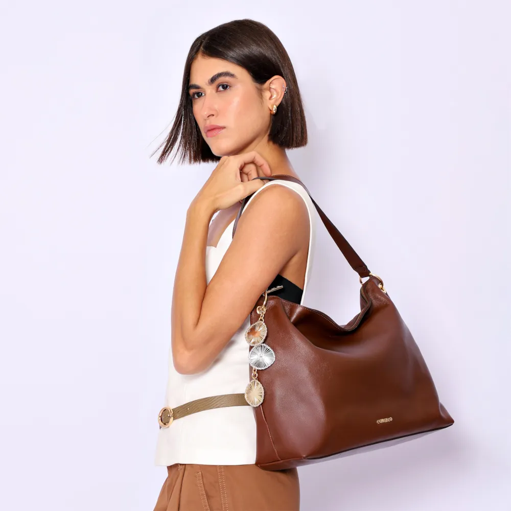 Bolsa Hobo Bag Charm Couro Marrom - imagem 2