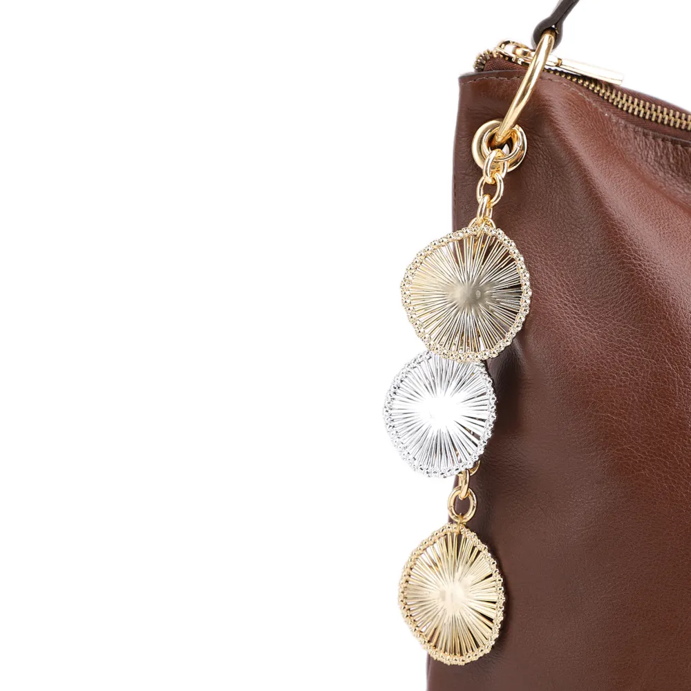 Bolsa Hobo Bag Charm Couro Marrom - imagem 8
