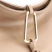 Bolsa Hobo Couro Bege - imagem 6