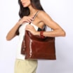Bolsa Hobo Couro Marrom - imagem 2