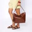Bolsa Hobo Couro Marrom - imagem 8