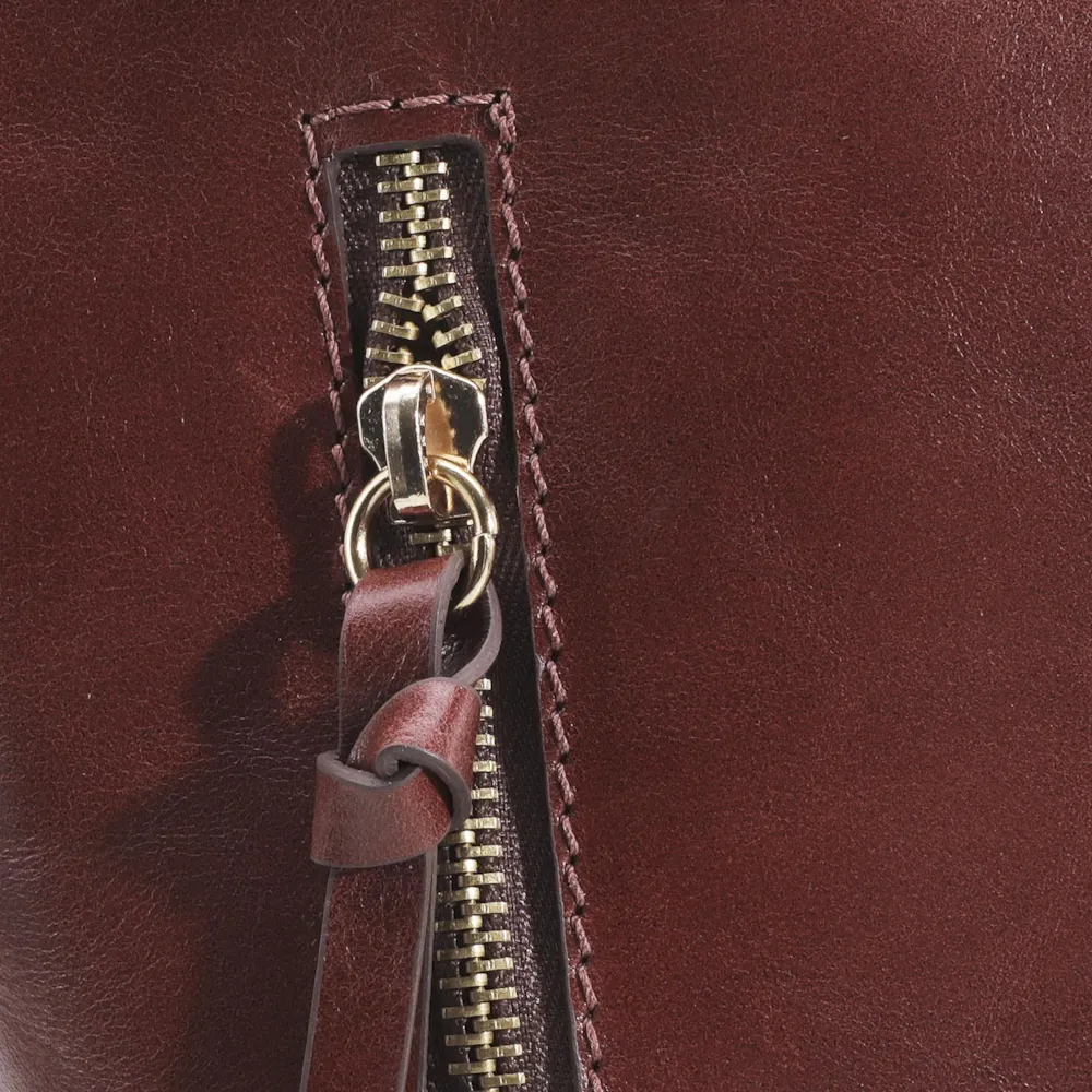 Bolsa Hobo Couro Marrom Escuro - imagem 5