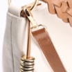 Bolsa Hobo Couro Off White/Marrom - imagem 8
