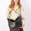 Bolsa Hobo Couro Preto  Zíper Lateral - imagem 2