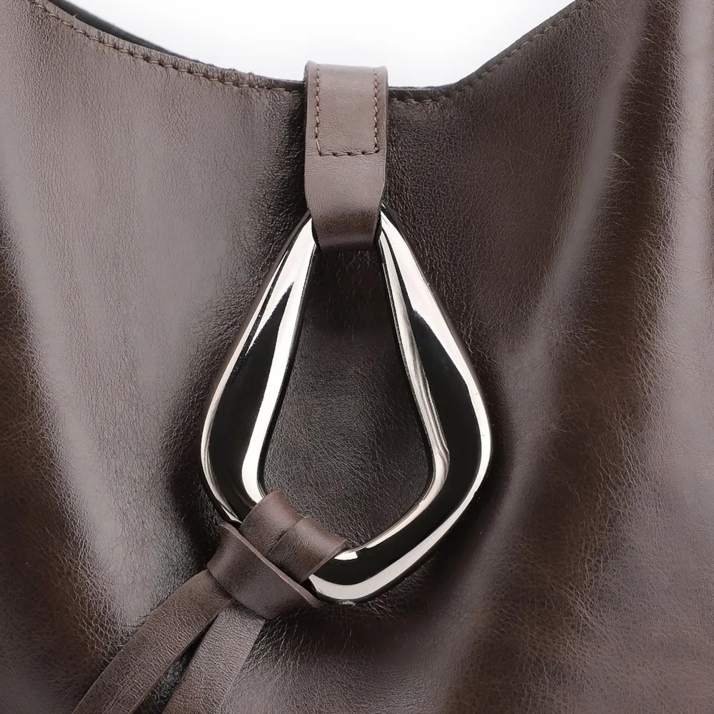 Bolsa Hobo Fivela Couro Estonado Marrom - imagem 5