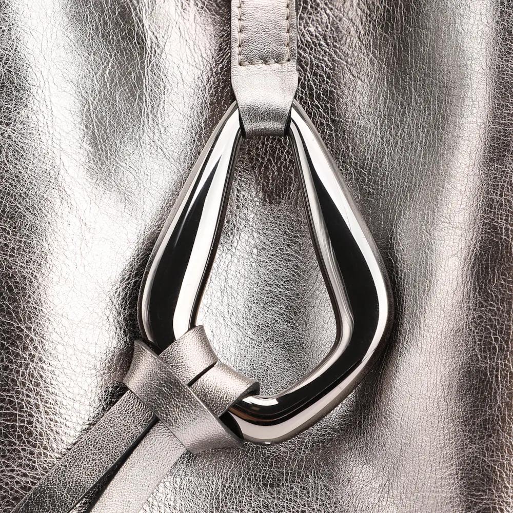Bolsa Hobo Fivela Couro Estonado Prata - imagem 6