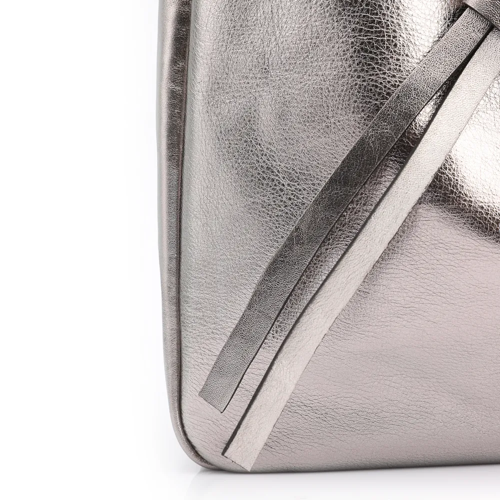 Bolsa Hobo Fivela Couro Estonado Prata - imagem 7