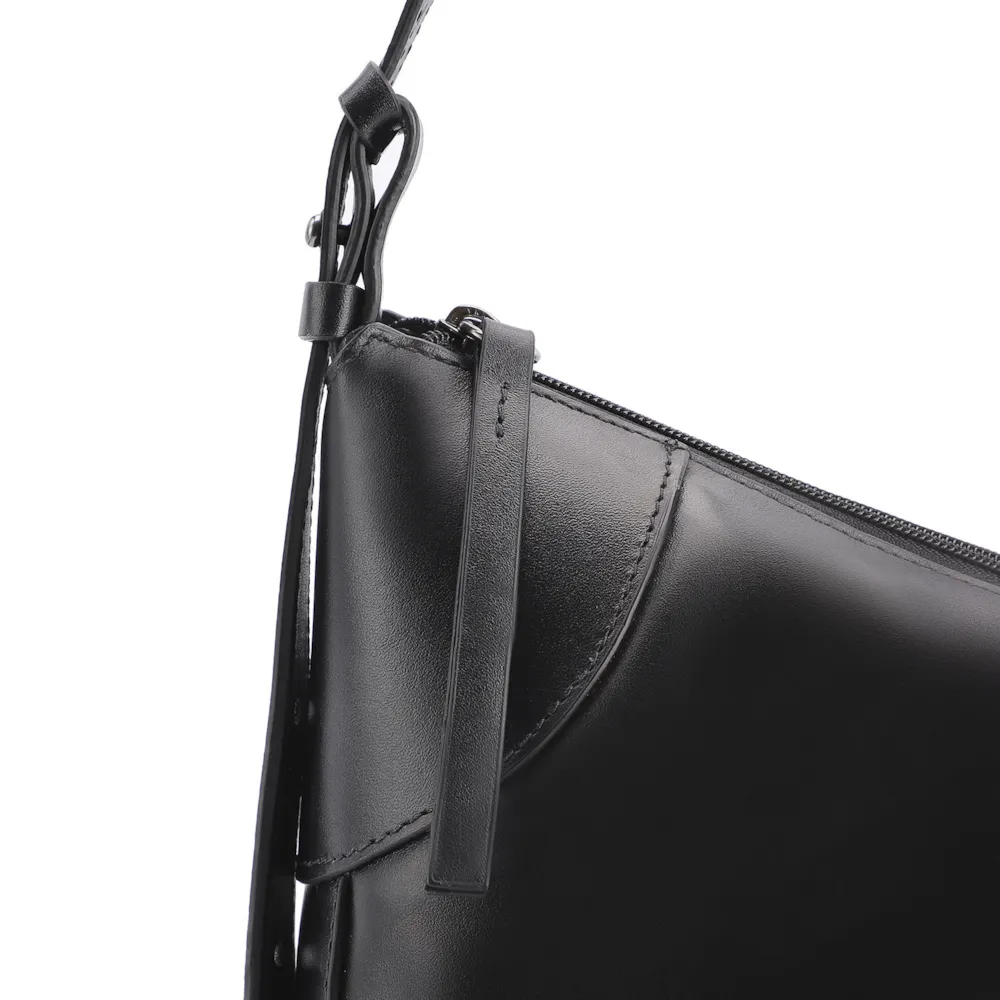 Bolsa Hobo Fivelas Couro Preto - imagem 7