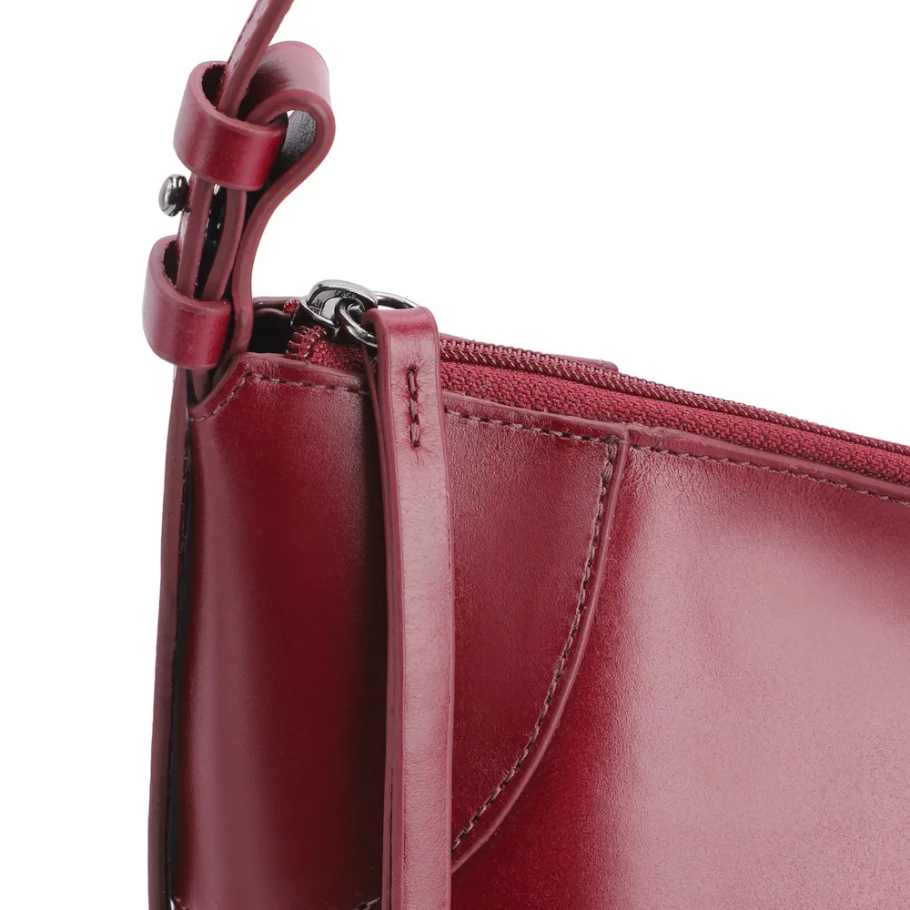 Bolsa Hobo Fivelas Couro Vermelho Cereja - imagem 6