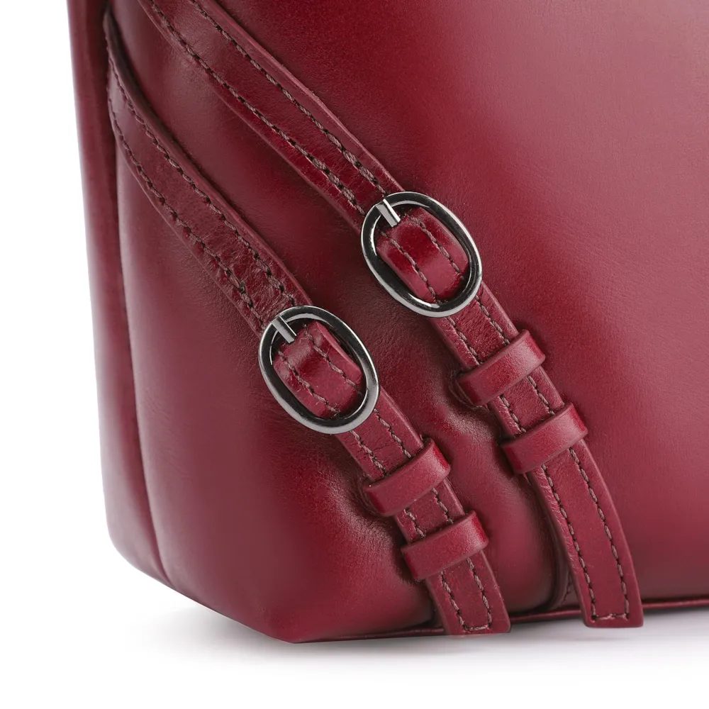 Bolsa Hobo Fivelas Couro Vermelho Cereja - imagem 5