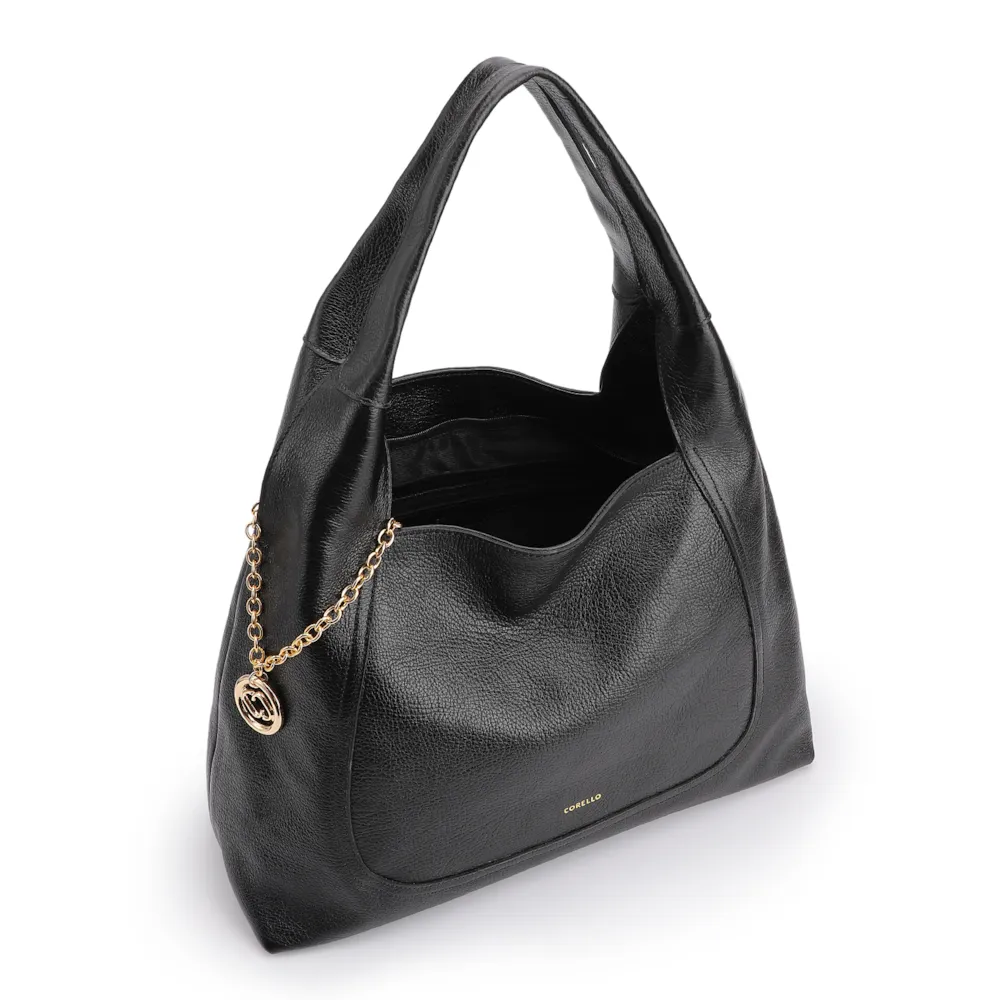 Bolsa Hobo Grande Couro Antique Preta Pingente Medalha - imagem 5