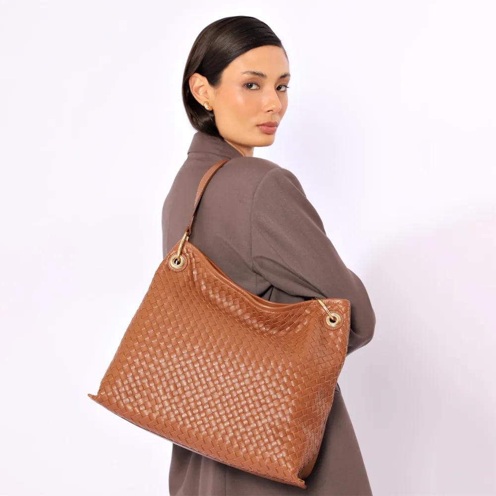 Bolsa Hobo Grande Couro Marrom Claro Tressê Argola - imagem 2