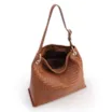 Bolsa Hobo Grande Couro Marrom Claro Tressê Argola - imagem 5