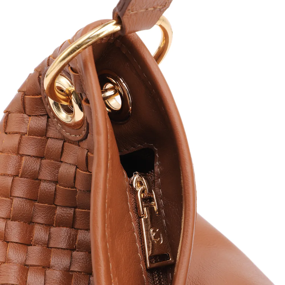 Bolsa Hobo Grande Couro Marrom Claro Tressê Argola - imagem 6