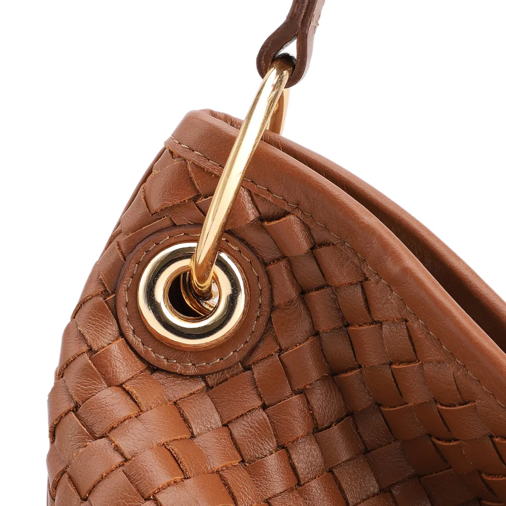 Bolsa Hobo Grande Couro Marrom Claro Tressê Argola - imagem 8
