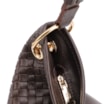 Bolsa Hobo Grande Couro Marrom Escuro Tressê Argola - imagem 6