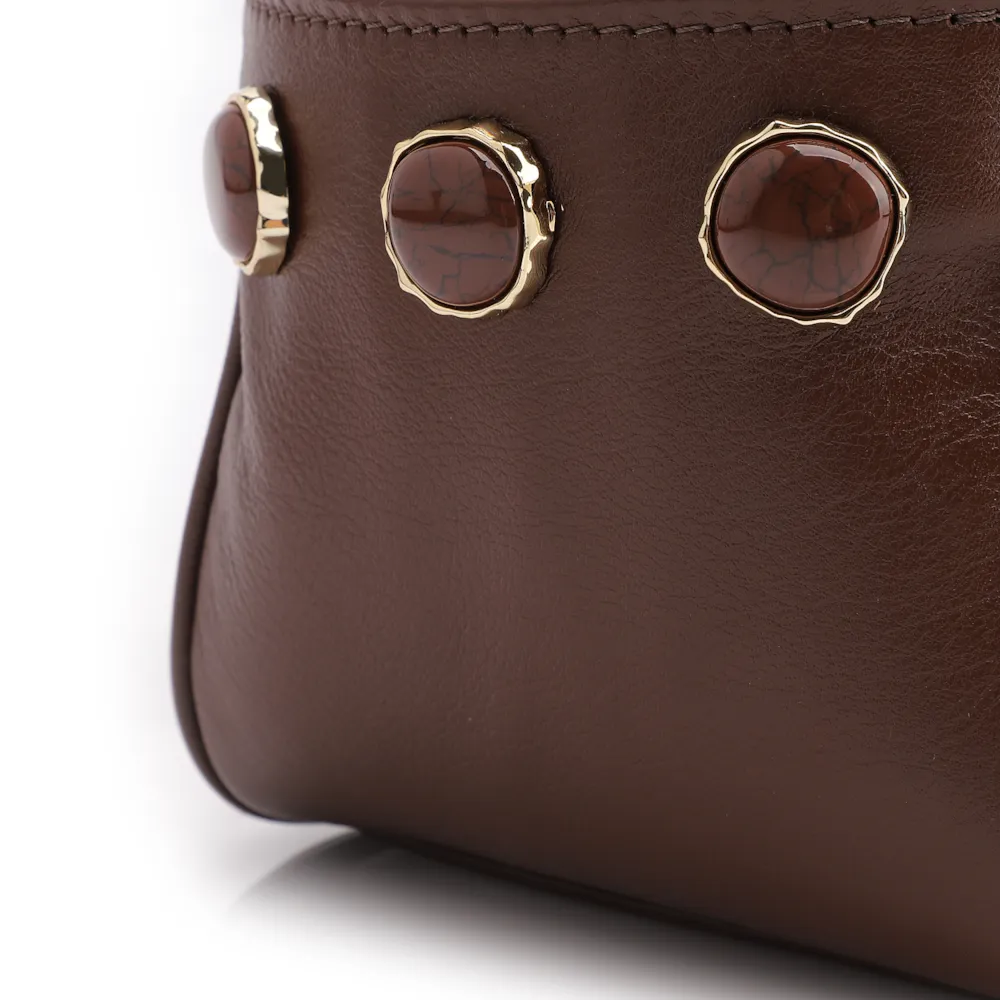 Bolsa Hobo Grande Couro Marrom Pedras Laterais - imagem 9