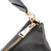 Bolsa Hobo Grande Couro Preta Pedras Laterais - imagem 5