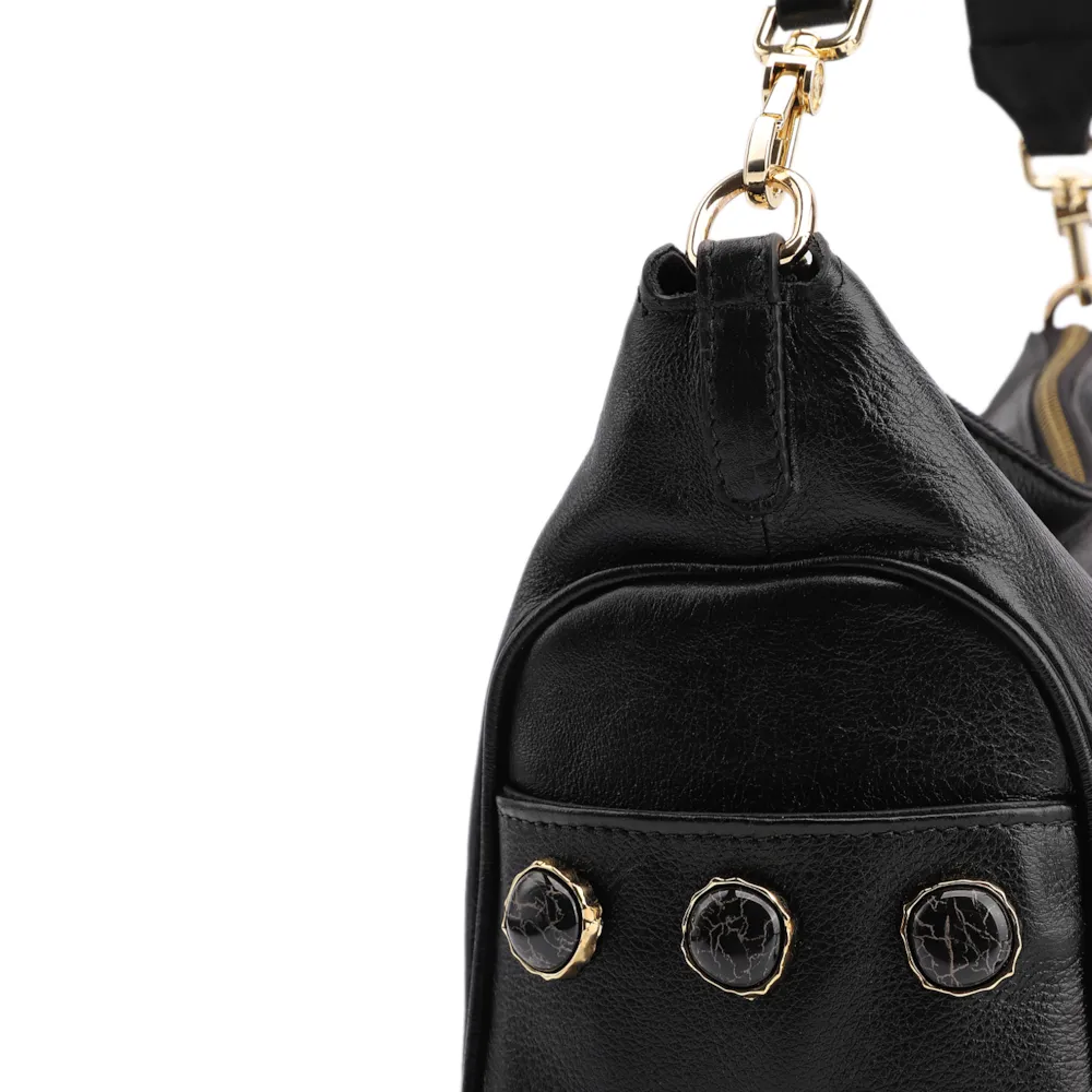Bolsa Hobo Grande Couro Preta Pedras Laterais - imagem 7