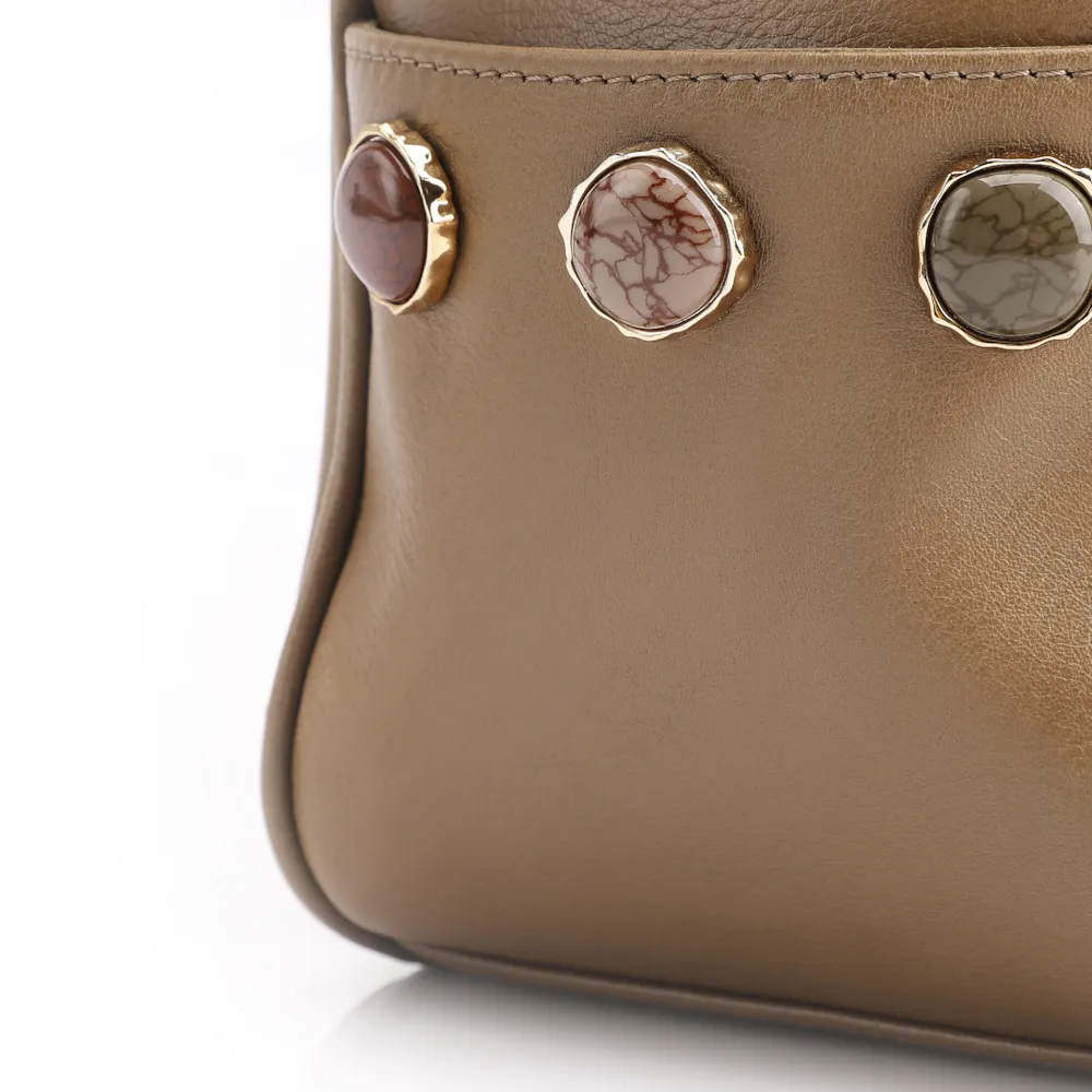 Bolsa Hobo Grande Couro Verde Claro Pedras Laterais - imagem 8