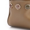Bolsa Hobo Grande Couro Verde Claro Pedras Laterais - imagem 8