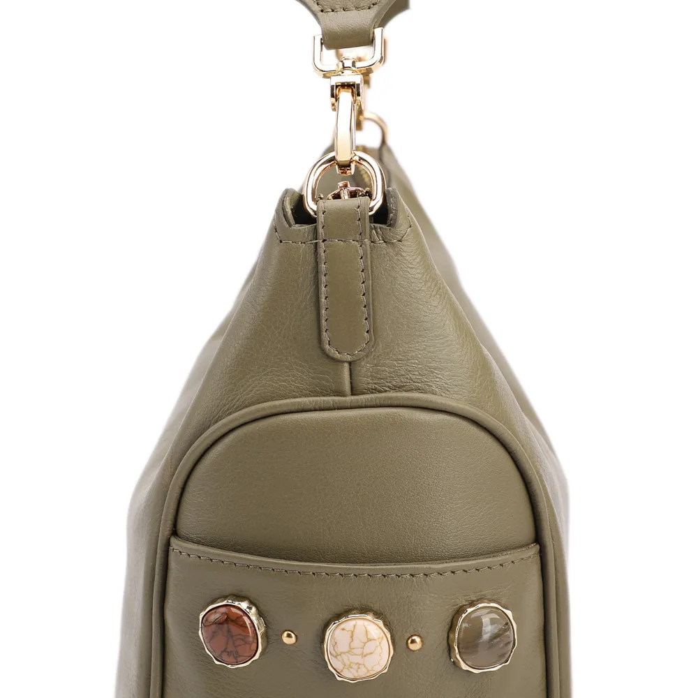 Bolsa Hobo Grande Couro Verde Pedras Laterais - imagem 7