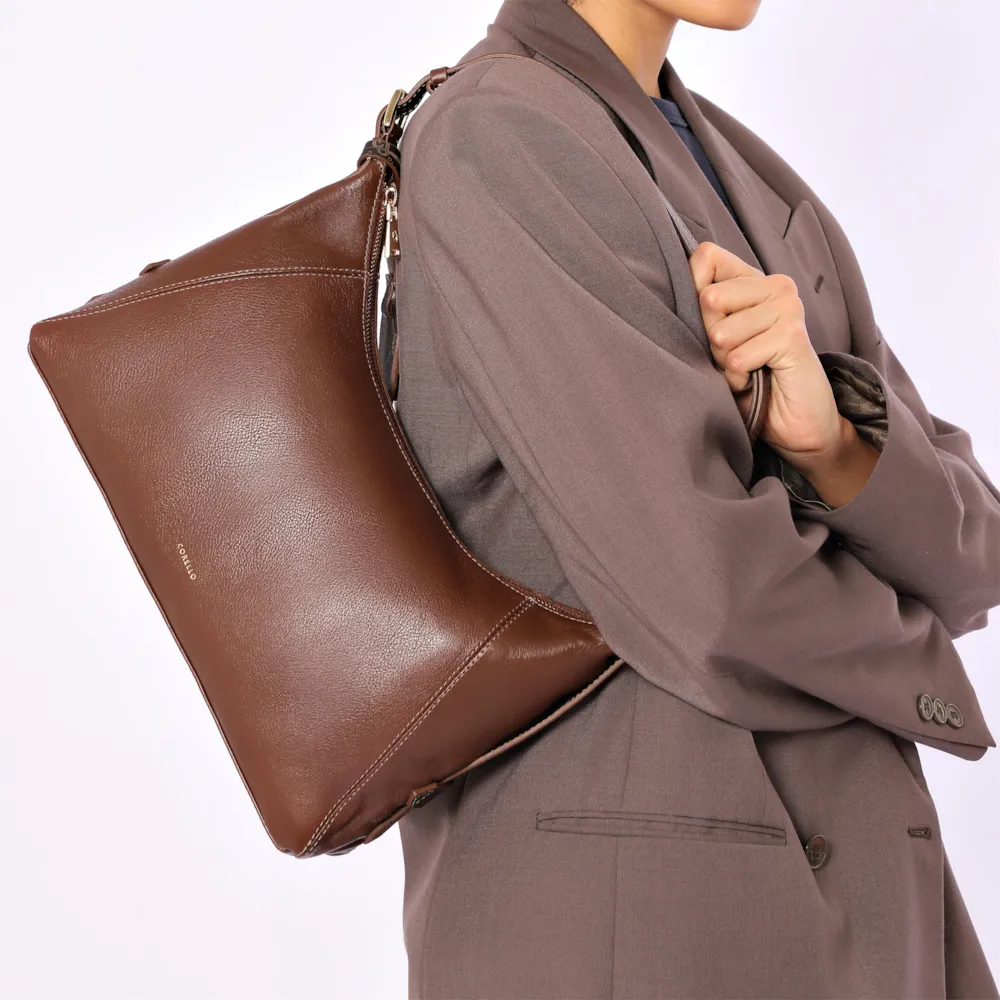  Bolsa Hobo Marrom Média Couro Pingente Monograma - imagem 2